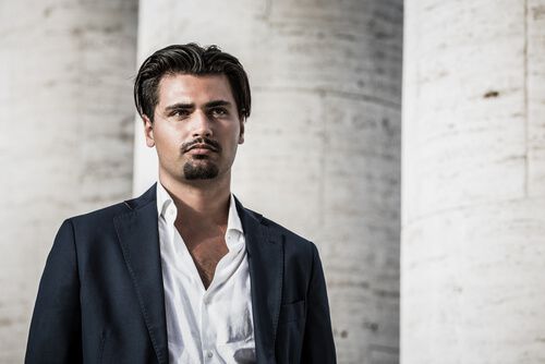 אדם עם זקן תיש